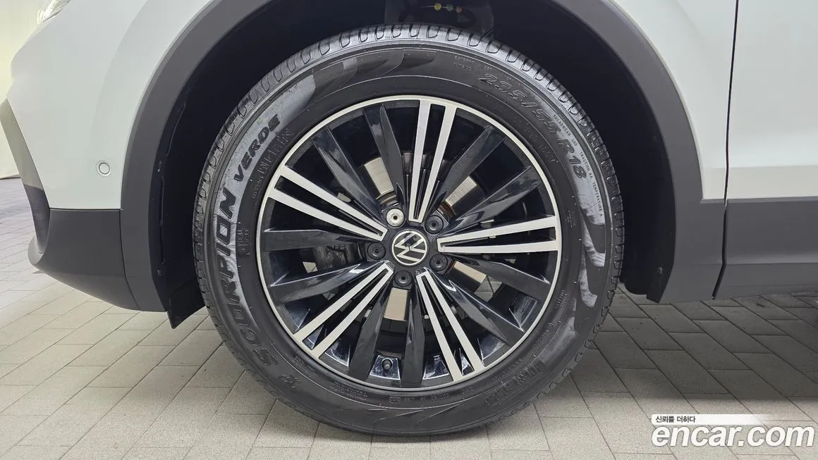 Volkswagen Tiguan — фото 4