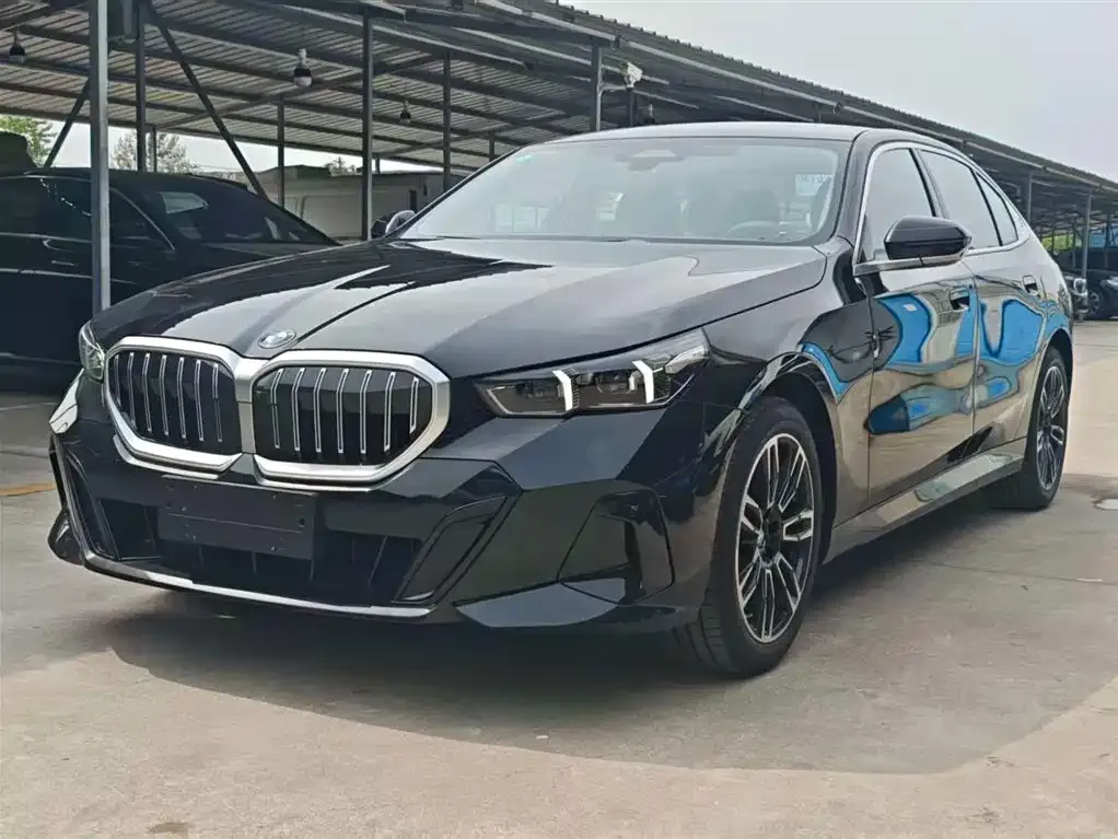 BMW 5 Series — фото 1