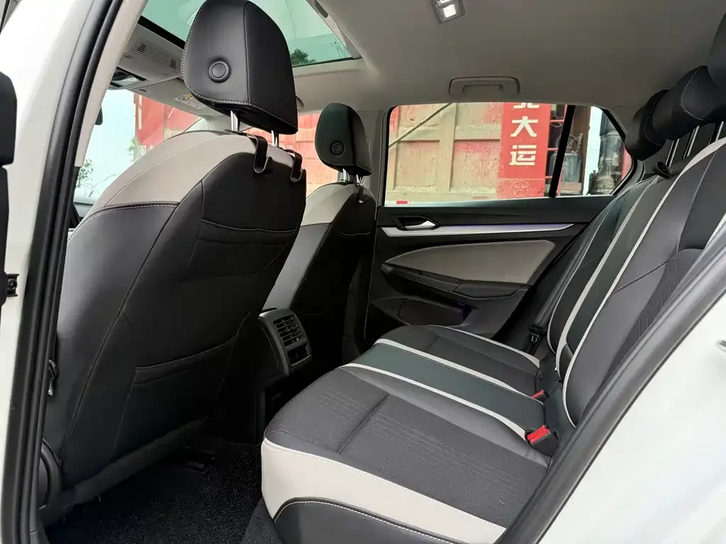 Volkswagen Golf 2022 из CN, фото 3