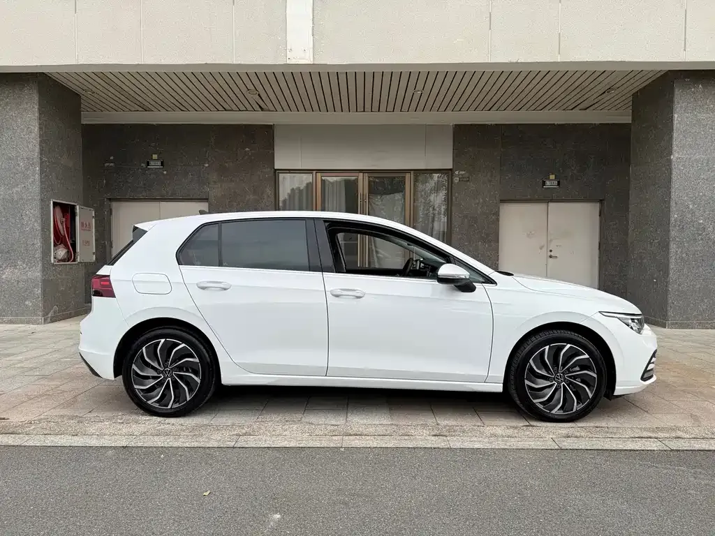 Volkswagen Golf 2022 из CN, фото 7