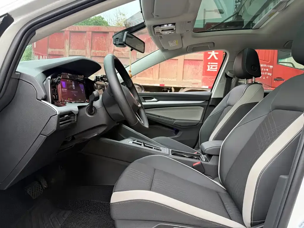 Volkswagen Golf 2022 из CN, фото 2