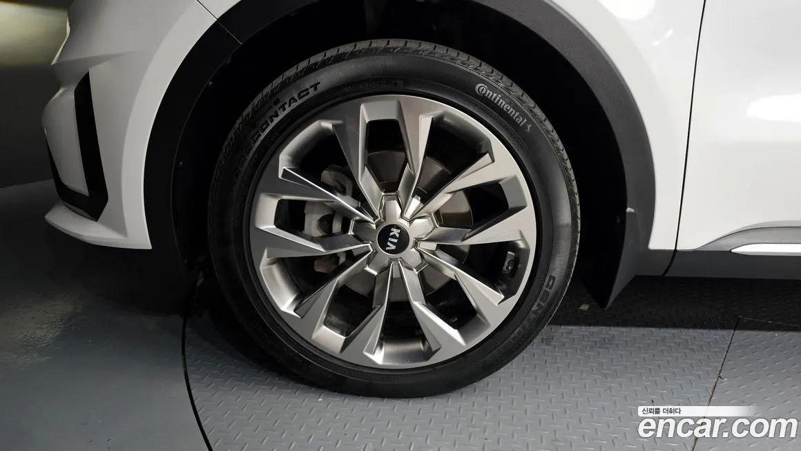 Kia Sorento — фото 5