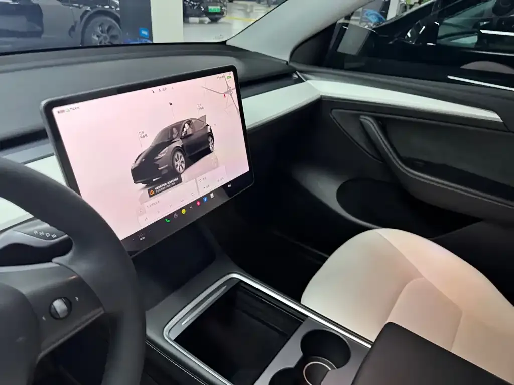 Tesla Model Y — фото 4
