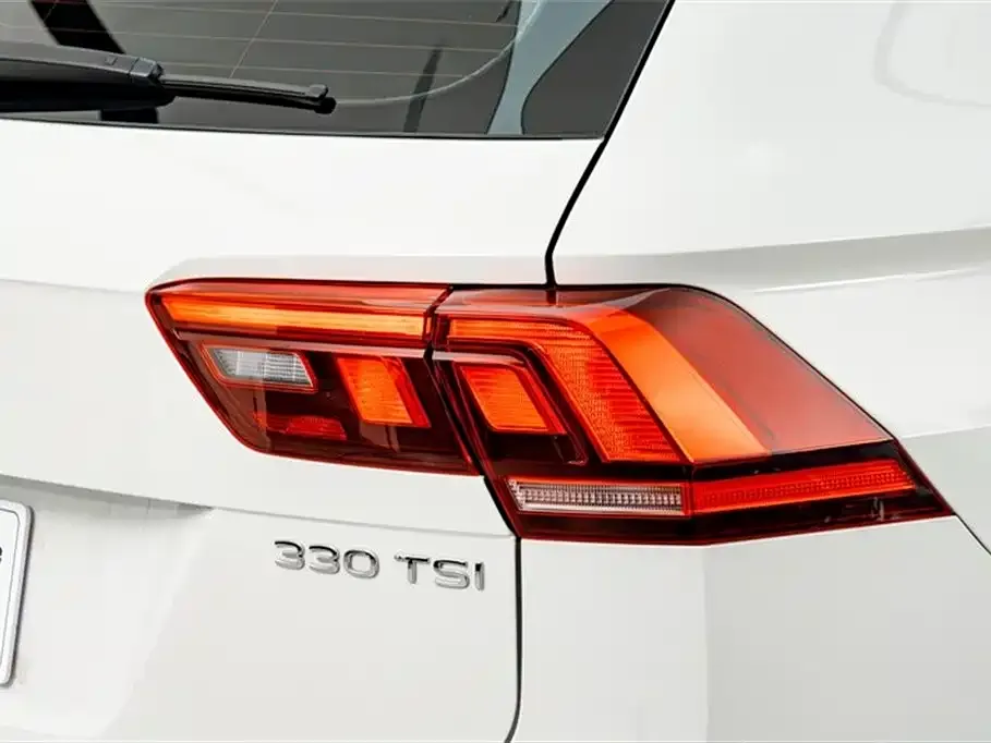 Volkswagen Tiguan L — фото 10