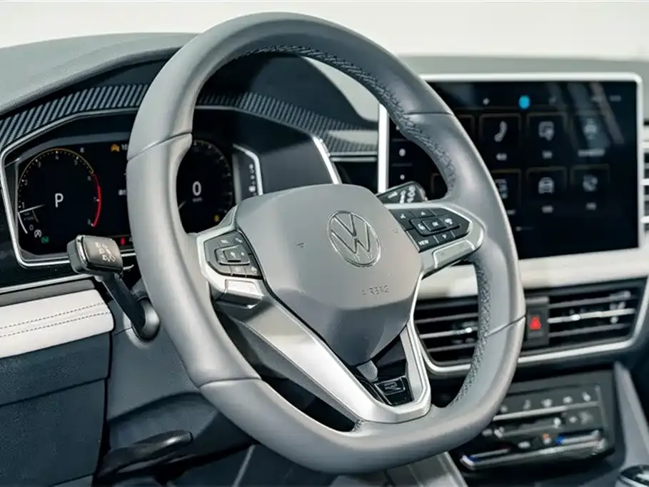 Volkswagen Tiguan L — фото 2