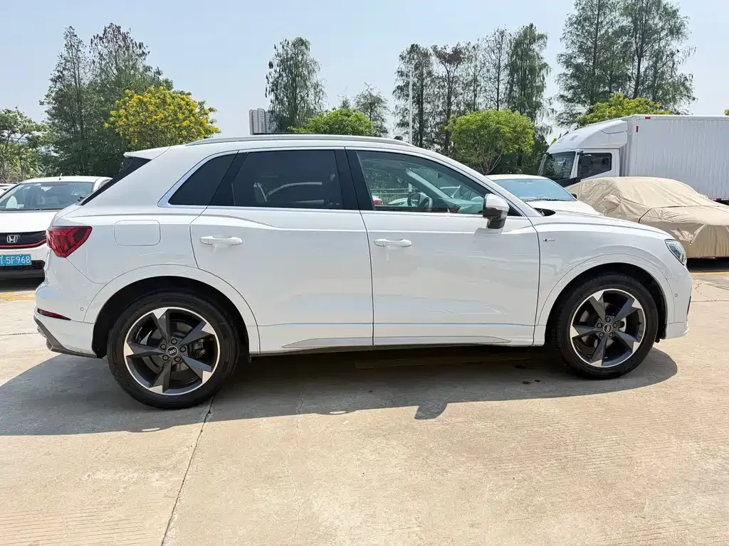 Audi Q3 2023 из CN, фото 10