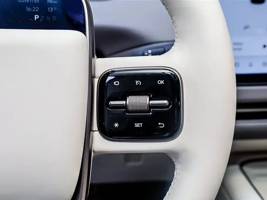 Li Auto i8 — фото 3