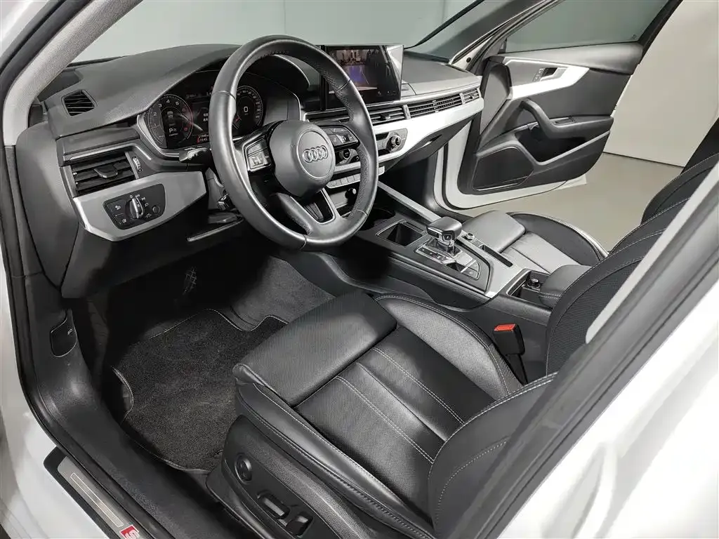 Audi A4L 2021 из CN, фото 5