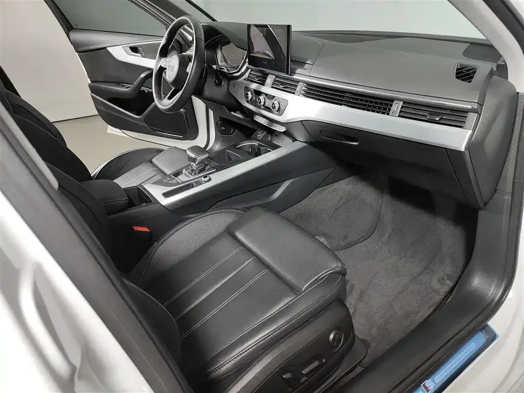 Audi A4L 2021 из CN, фото 8