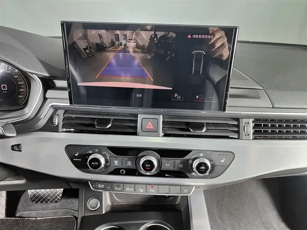 Audi A4L 2021 из CN, фото 10