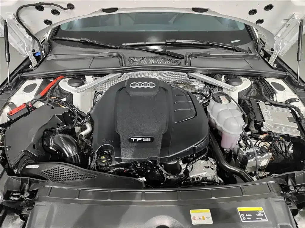 Audi A4L 2021 из CN, фото 9