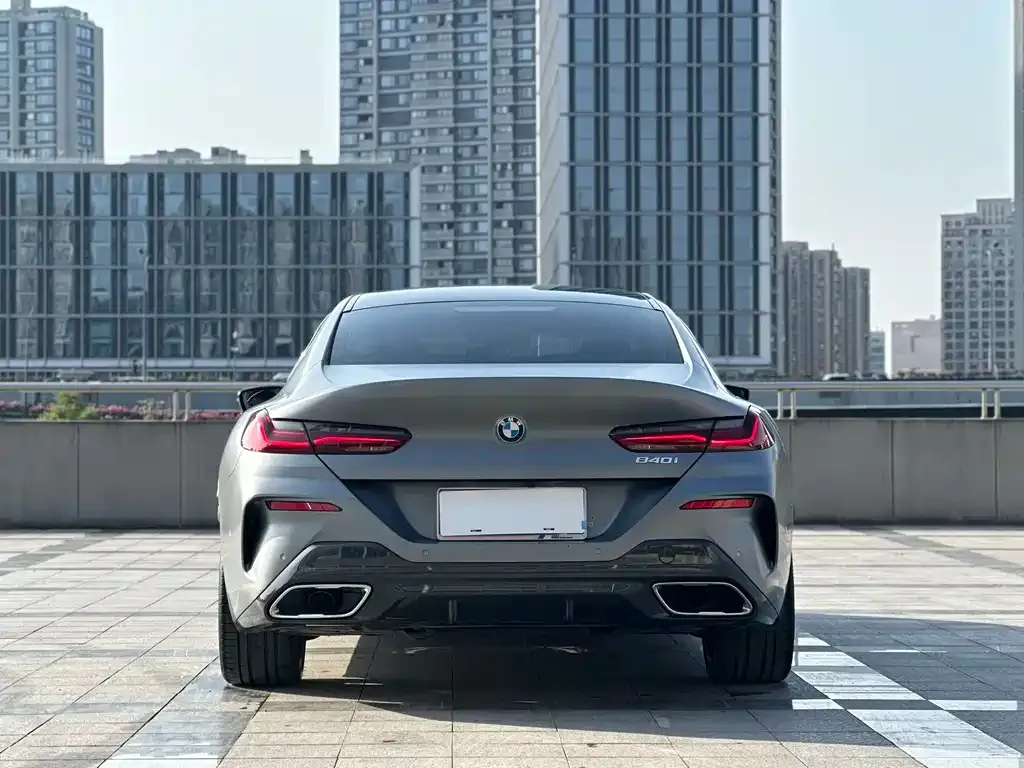 BMW 8 Series — фото 3