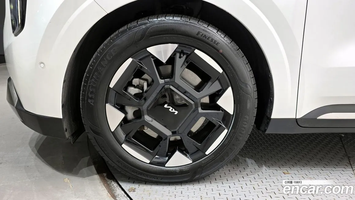 Kia Carnival — фото 10