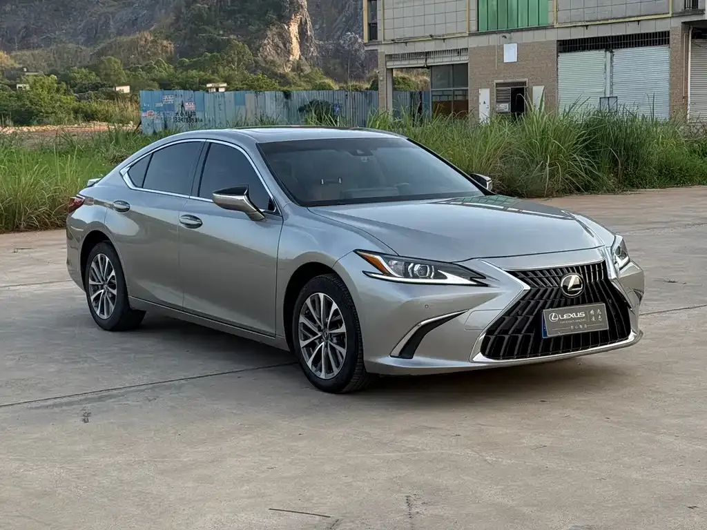 Lexus ES — фото 1