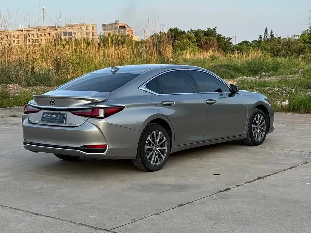 Lexus ES — фото 6