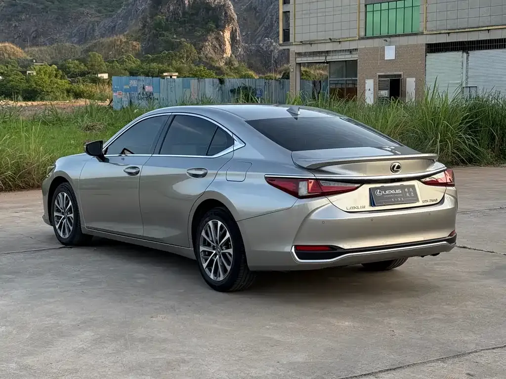 Lexus ES — фото 5