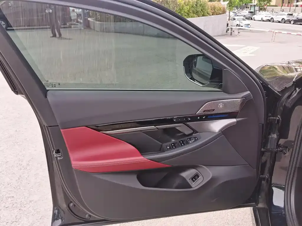 BMW 5 Series 2024 из CN, фото 5