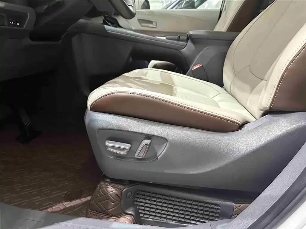 Toyota Sienna 2025 из CN, фото 3
