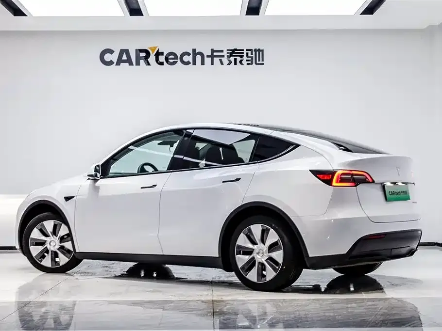 Tesla Model Y 2023 из CN, фото 10
