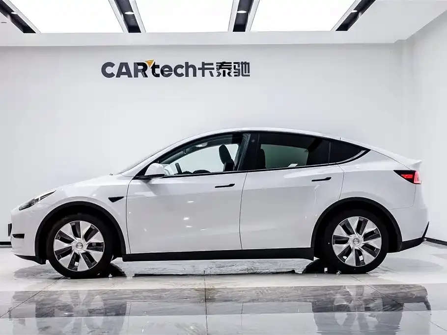 Tesla Model Y 2023 из CN, фото 6