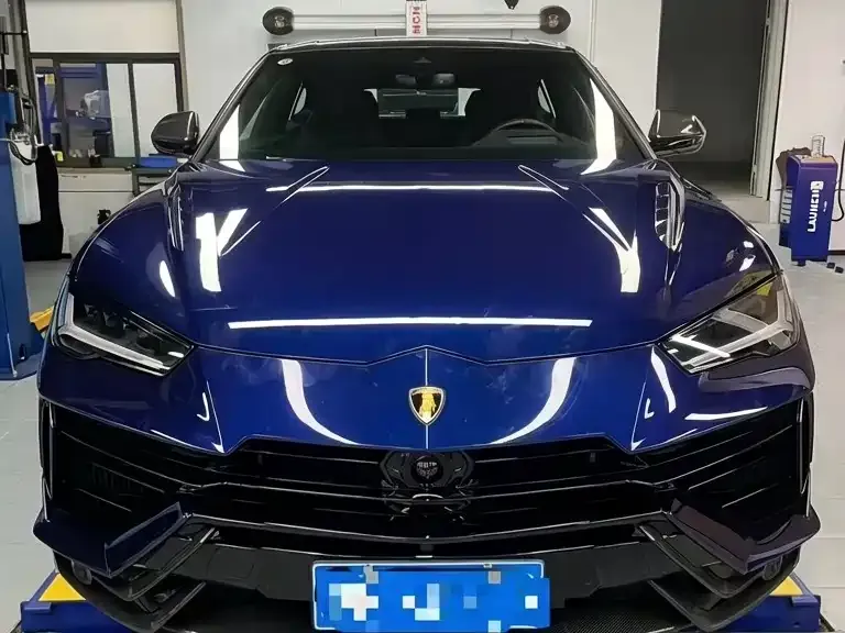 Lamborghini Urus — фото 1