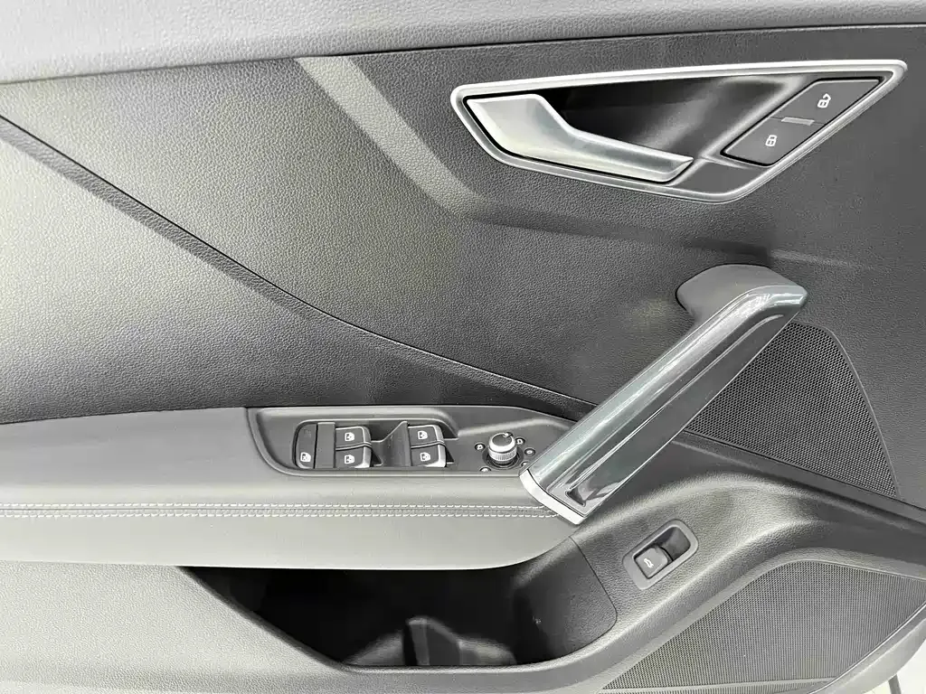 Audi Q2L 2023 из CN, фото 9