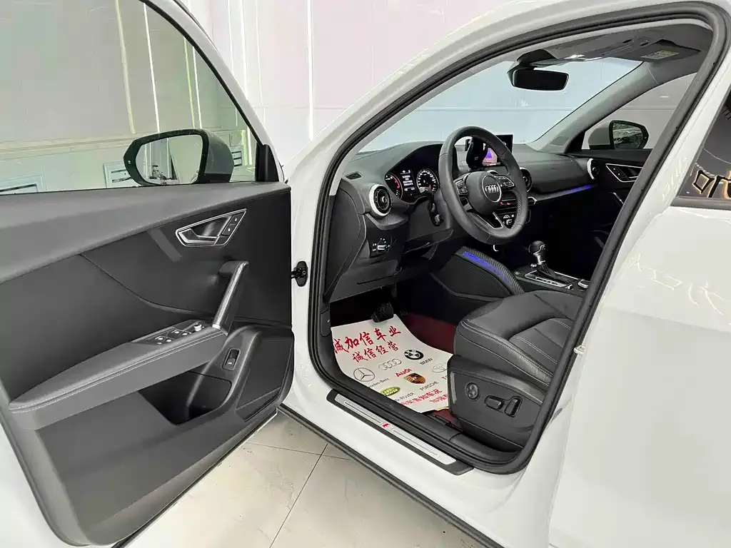 Audi Q2L 2023 из CN, фото 2