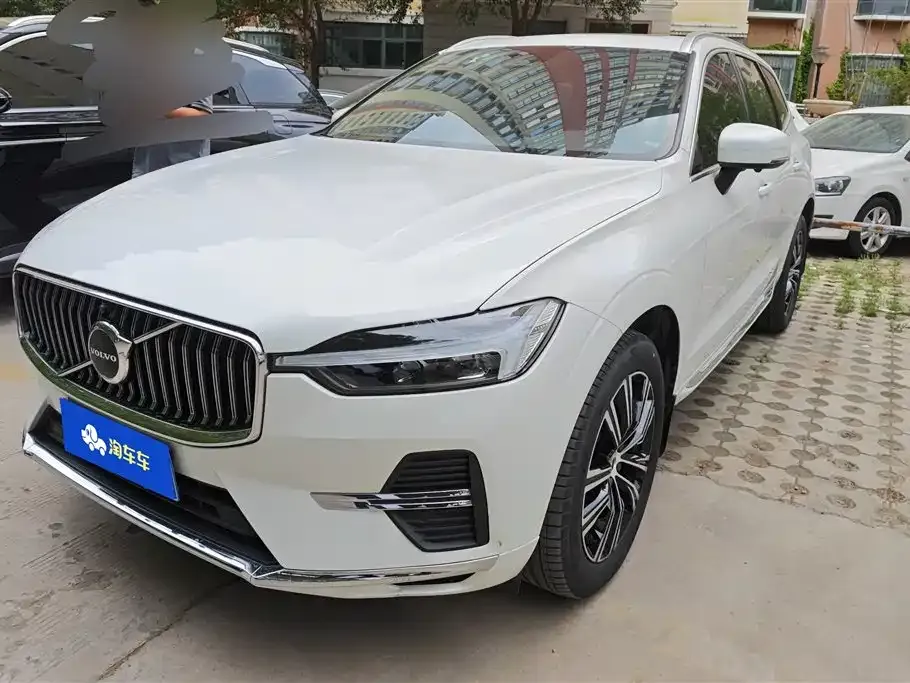 Volvo XC60 — фото 1