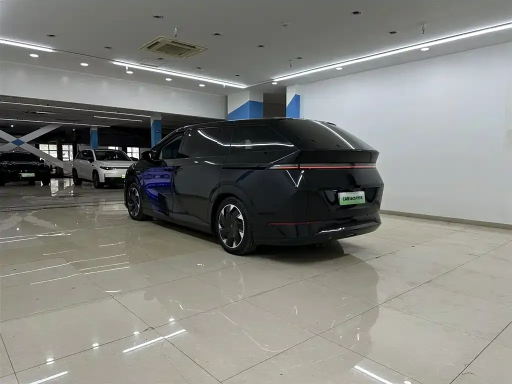 XPeng X9 — фото 9