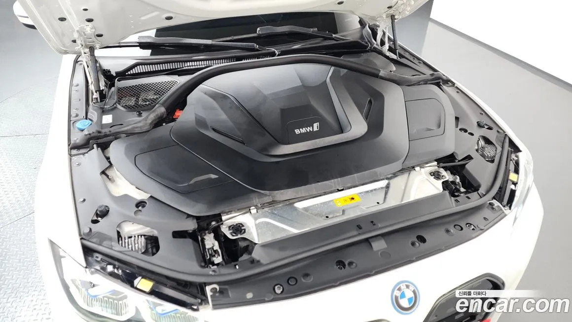 BMW i4 — фото 7