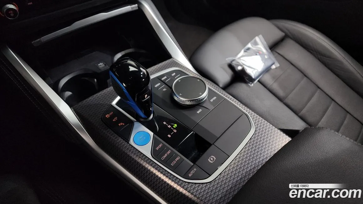 BMW i4 — фото 10