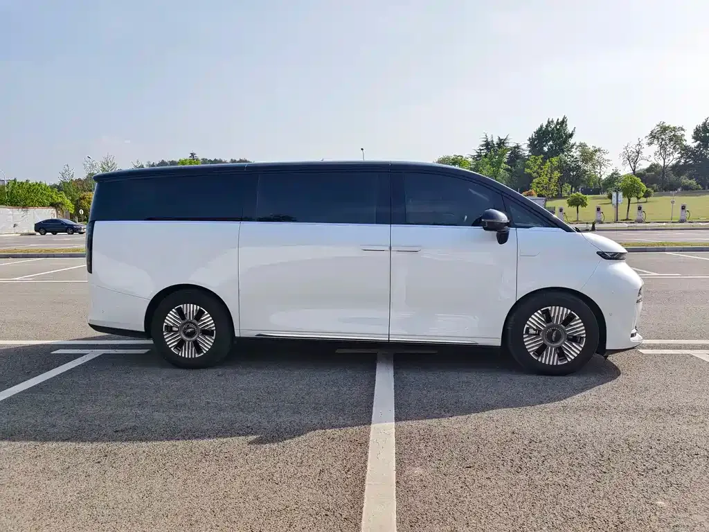 Geely Yizhen L380 2024 из CN, фото 3