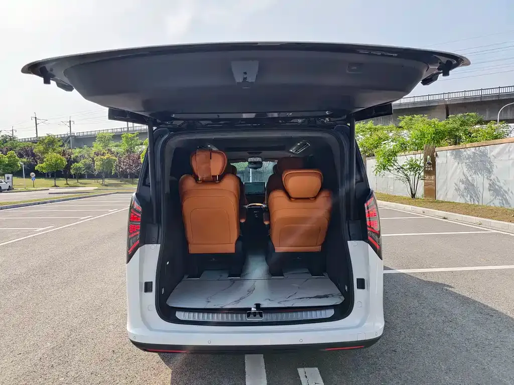 Geely Yizhen L380 2024 из CN, фото 4