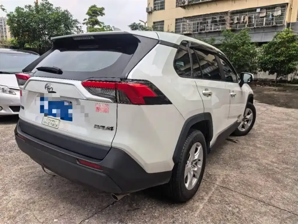 Toyota RAV4 2023 из CN, фото 3