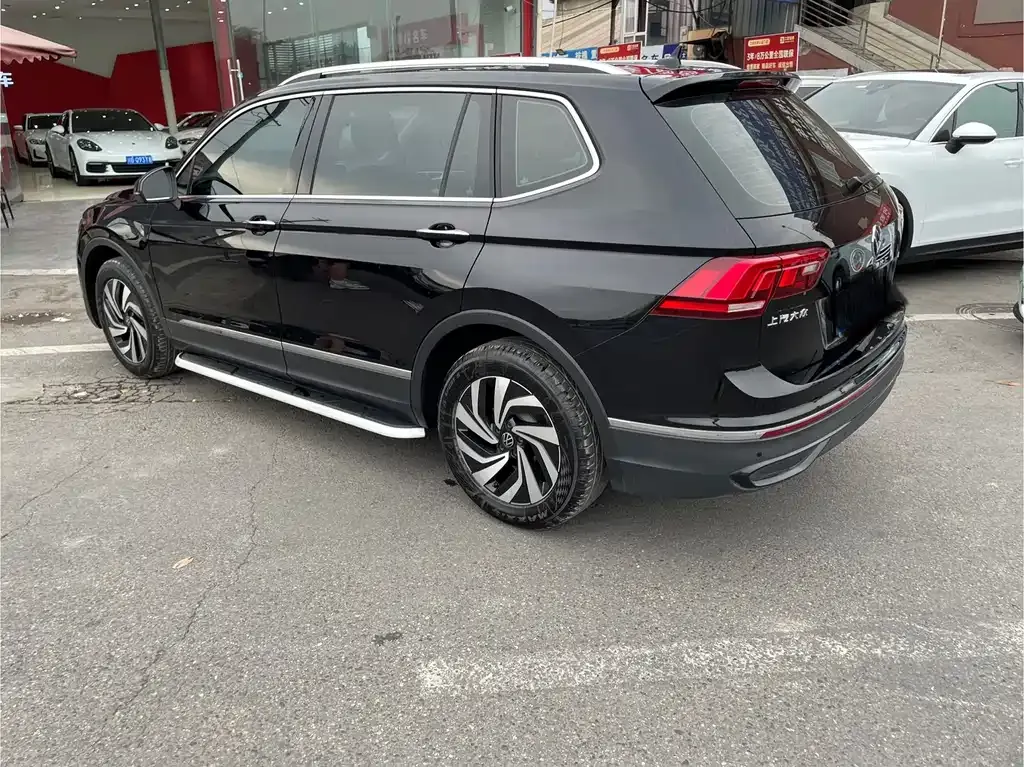 Volkswagen Tiguan L — фото 7
