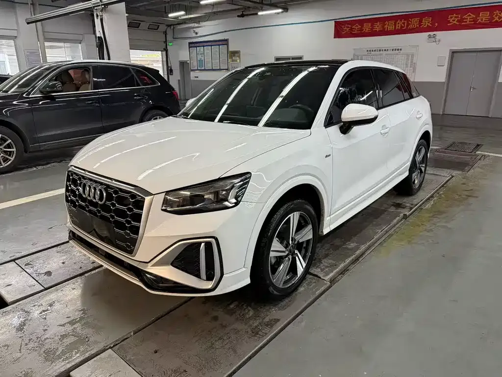 Audi Q2L 2023 из CN, фото 1