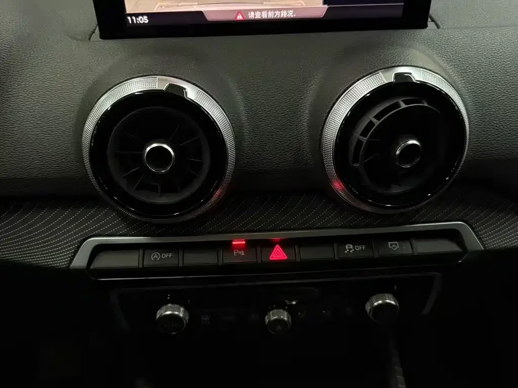 Audi Q2L 2023 из CN, фото 3