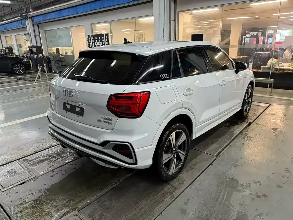 Audi Q2L 2023 из CN, фото 9