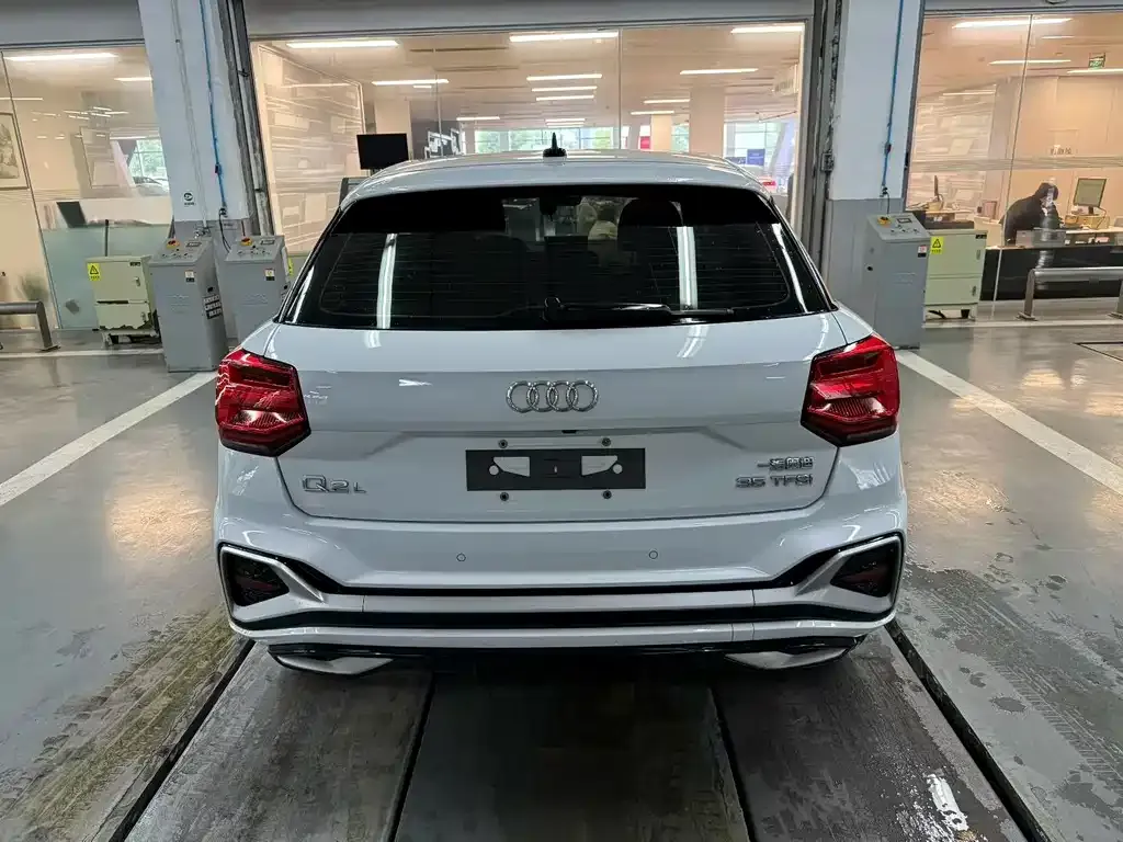 Audi Q2L 2023 из CN, фото 7