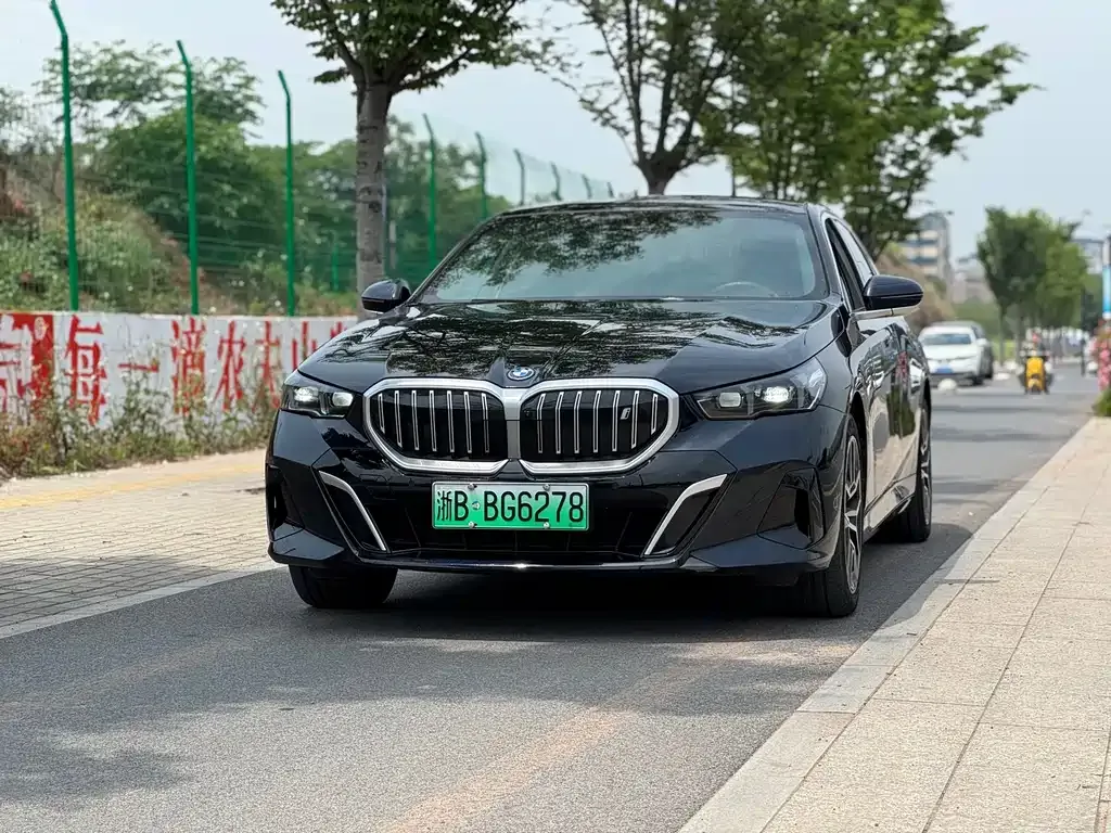 BMW i5