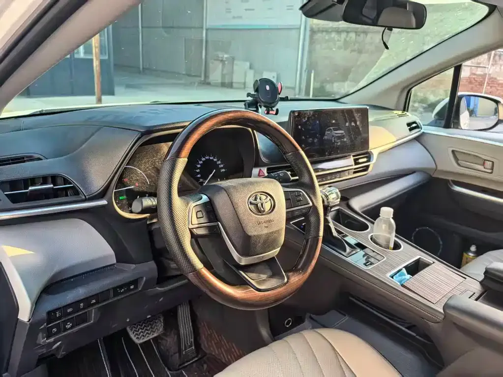 Toyota Sienna 2024 из CN, фото 8