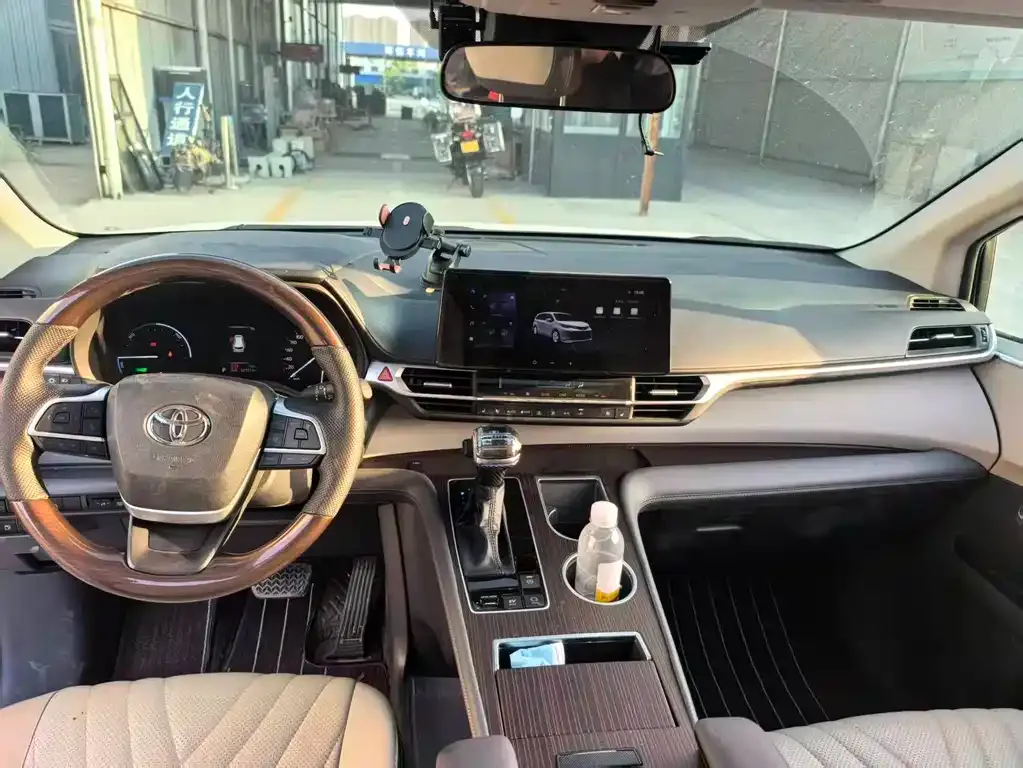 Toyota Sienna 2024 из CN, фото 7