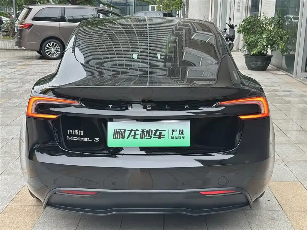 Tesla Model 3 — фото 10