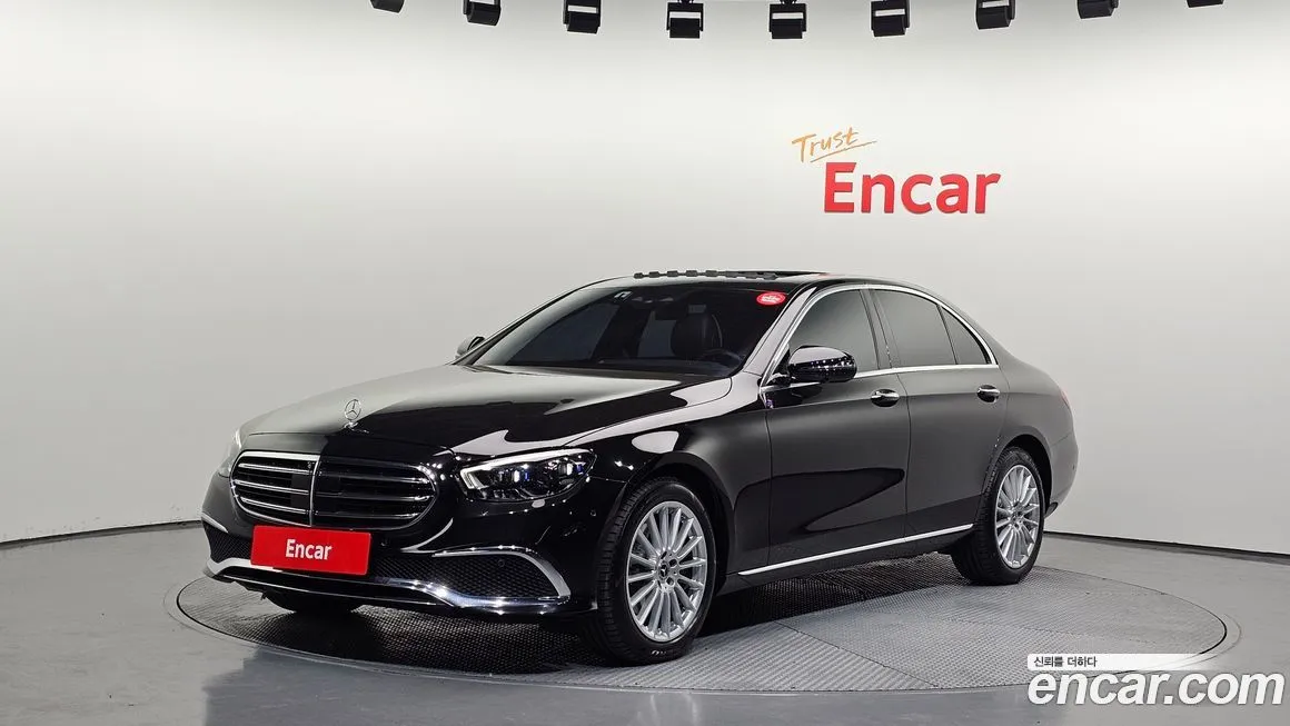 Mercedes-Benz E-Class — фото 1