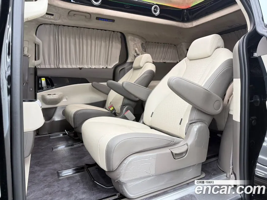 Kia Carnival — фото 10