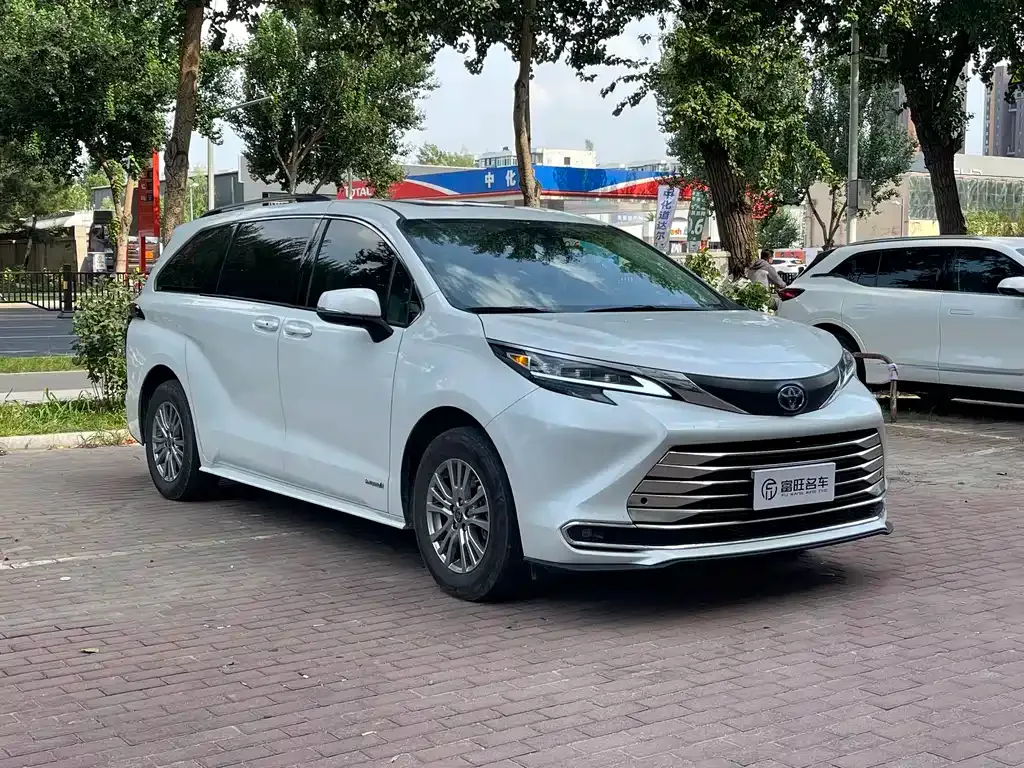 Toyota Sienna — фото 9