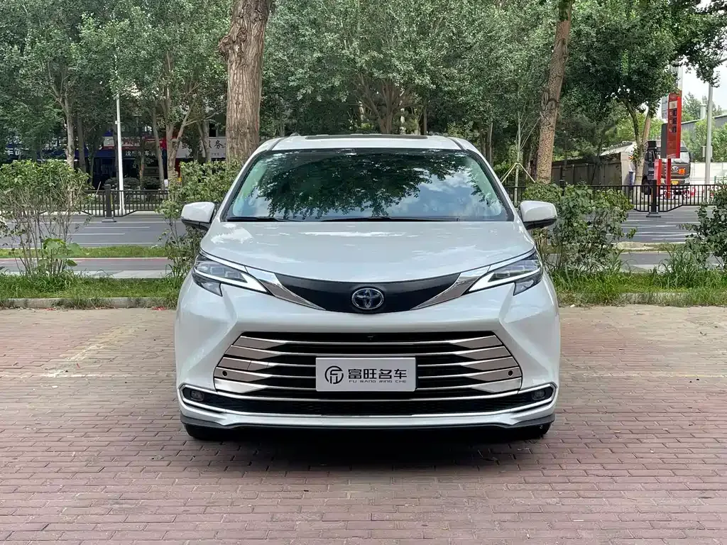 Toyota Sienna — фото 8