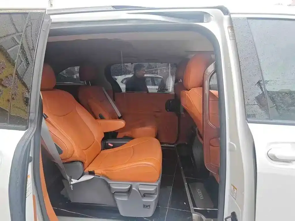 Toyota Sienna — фото 4