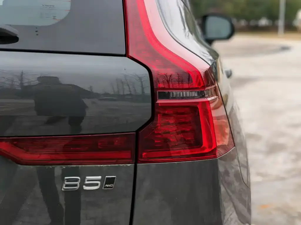 Volvo XC60 — фото 2