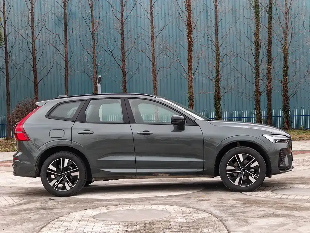 Volvo XC60 — фото 9